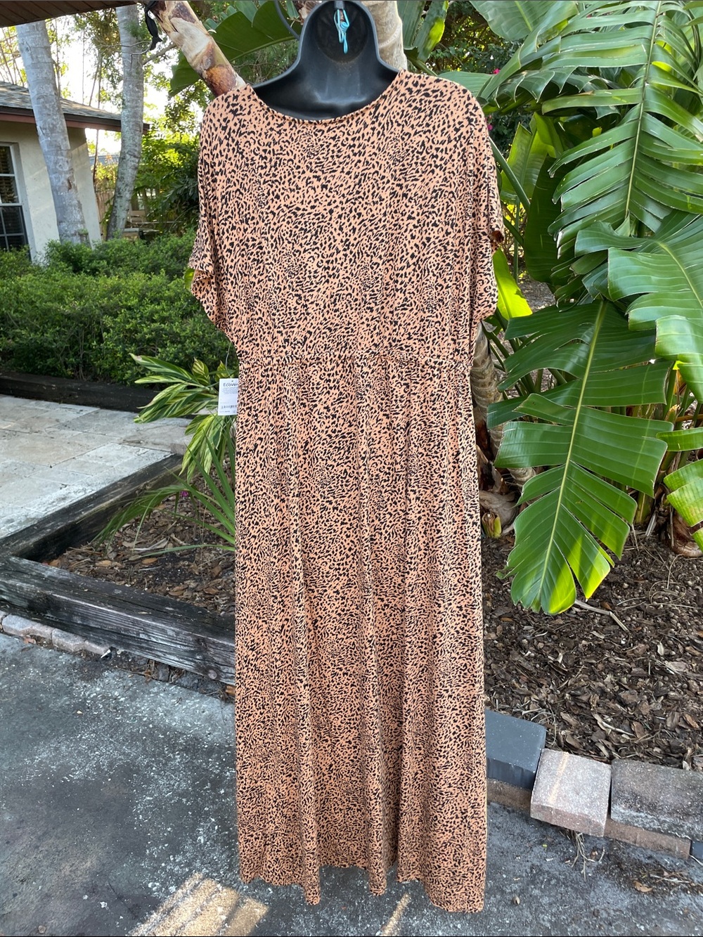 Leopard print wrapped dress from Amazon essentials - Picture 3 of 9